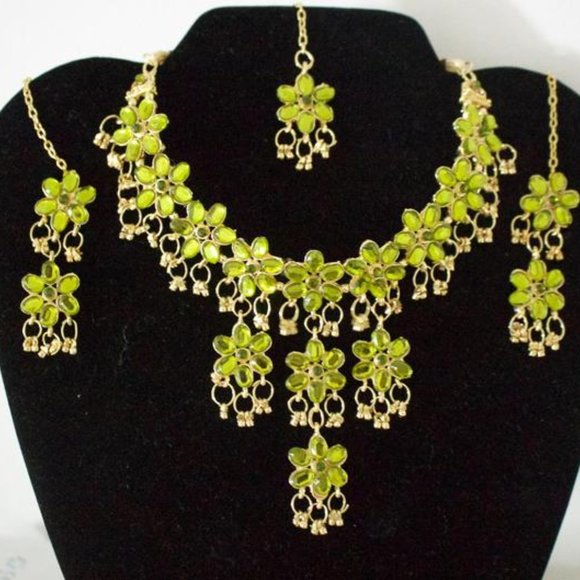 Four Piece Indian Jewelry Set in Green - Picture 2 of 5